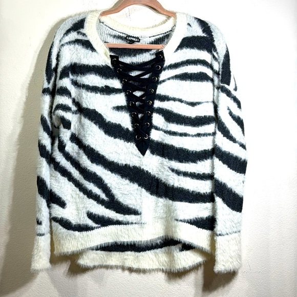 (N4) Express Zebra Sweater Soft and comfortable oversay size S - Picture 3 of 12